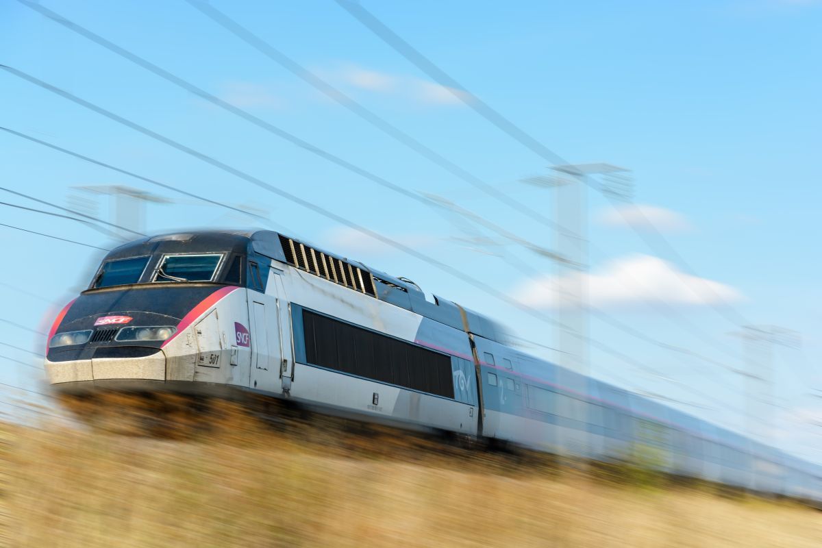 Pas-de-Calais'de askeri konvoyla çarpışan TGV makinisti hayatını kaybetti