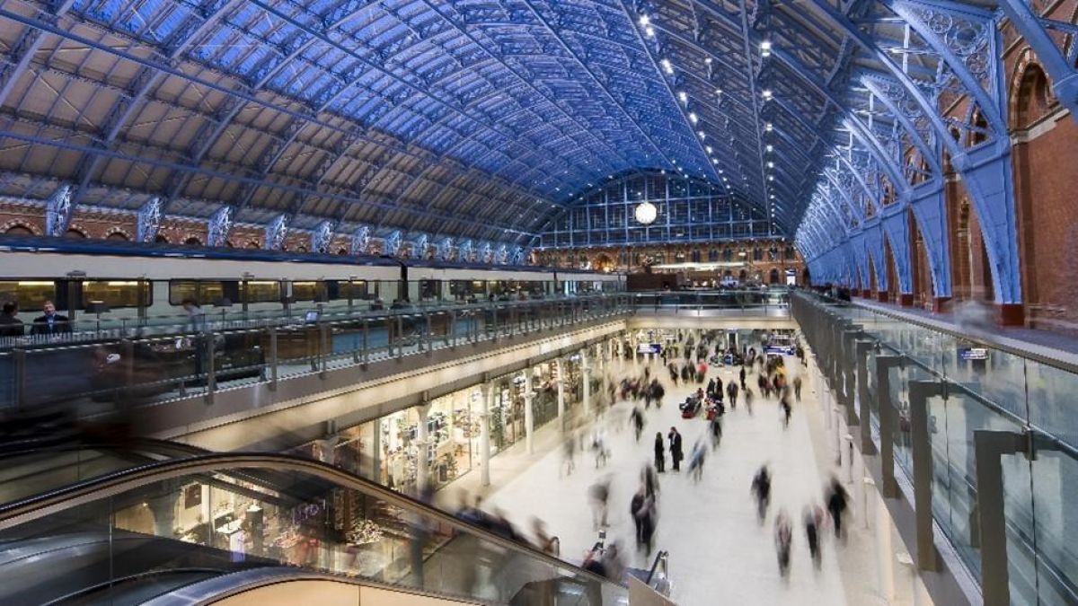 Die Zahl der Bahnreisen in Großbritannien übertrifft den Höchststand aus der Zeit vor der Pandemie und erreicht den höchsten Stand seit 1920