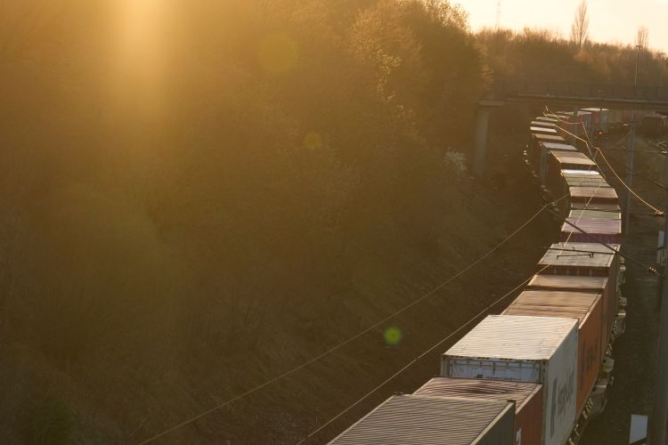 Le consegne di munizioni statunitensi all'Ucraina sono ritardate da problemi di contratto ferroviario con la Germania