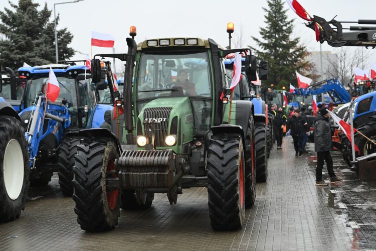 Gli agricoltori polacchi intensificano i blocchi contro le importazioni ucraine