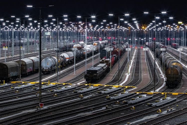 I deputati francesi propongono un disegno di legge per rendere obbligatori i collegamenti ferroviari per i siti logistici