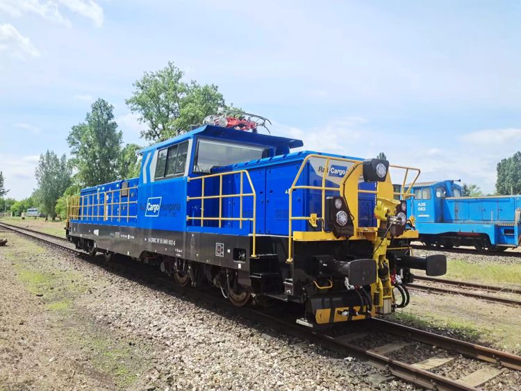 Elektrické hybridní posunovací lokomotivy CRRC schválené pro provoz v Maďarsku