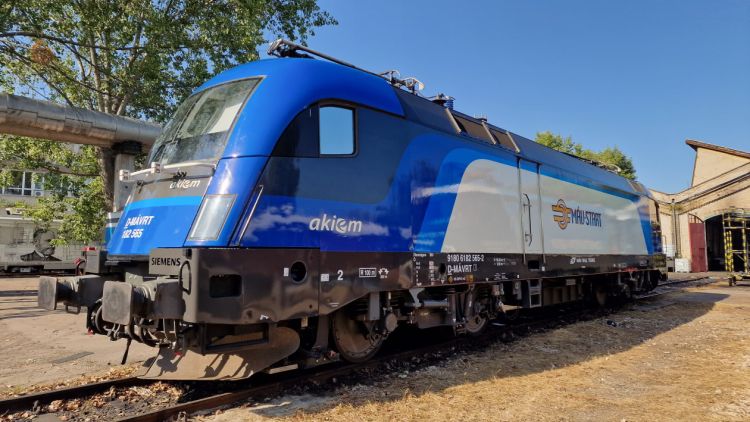 MÁV-START prenderà in leasing 15 locomotive Siemens ES64U2 da Akiem