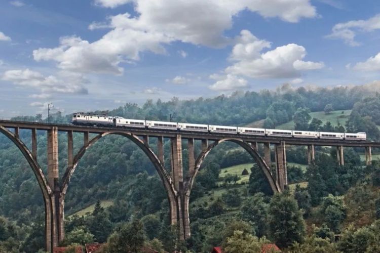 Bosna Hersek'te Saraybosna-Ploče hattında demiryolu trafiği altyapı onarımlarının ardından yeniden başlıyor