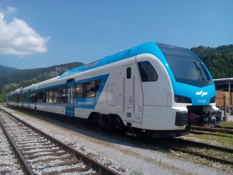Slovenské železnice koupí od společnosti Stadler dalších dvacet jednotek FLIRT