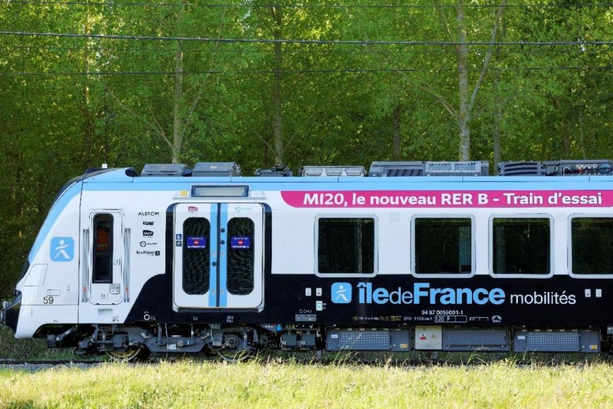 Île-de-France Mobilités presents first Alstom/CAF MI20 train for RER B