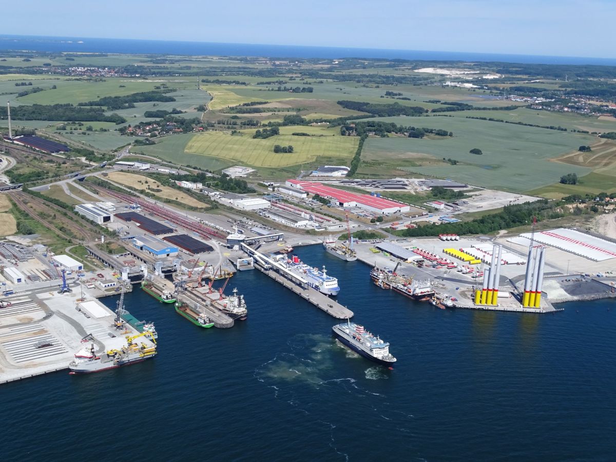 Hafen Mukran: Zunehmender Passagierverkehr, neues Management und industrielle Investitionen