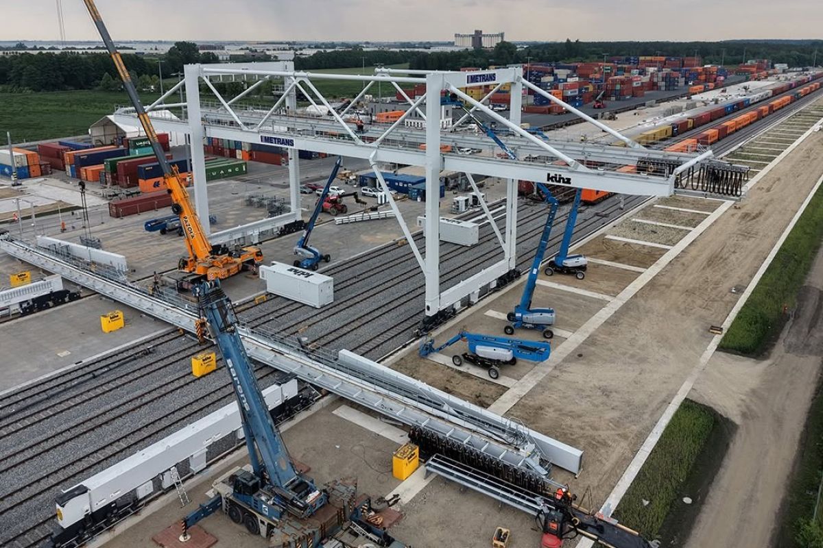 Společnost METRANS instaluje jeřáby RMG v terminálu v Poznani