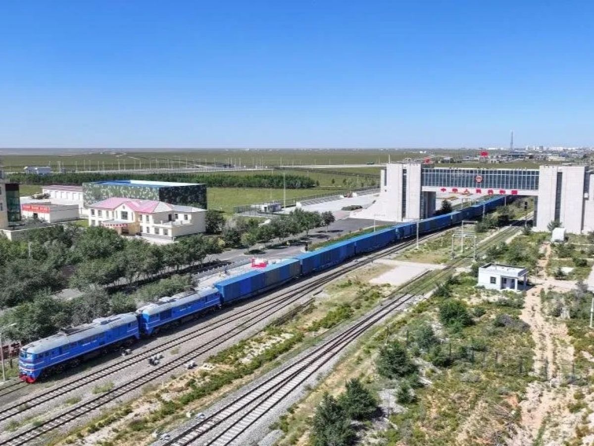 China-Europe freight traffic via Erenhot surpasses 3,000 trains in 2025