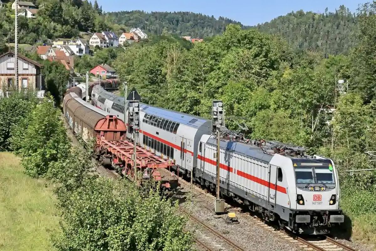 DB and SBB extend IC stabilisation plan