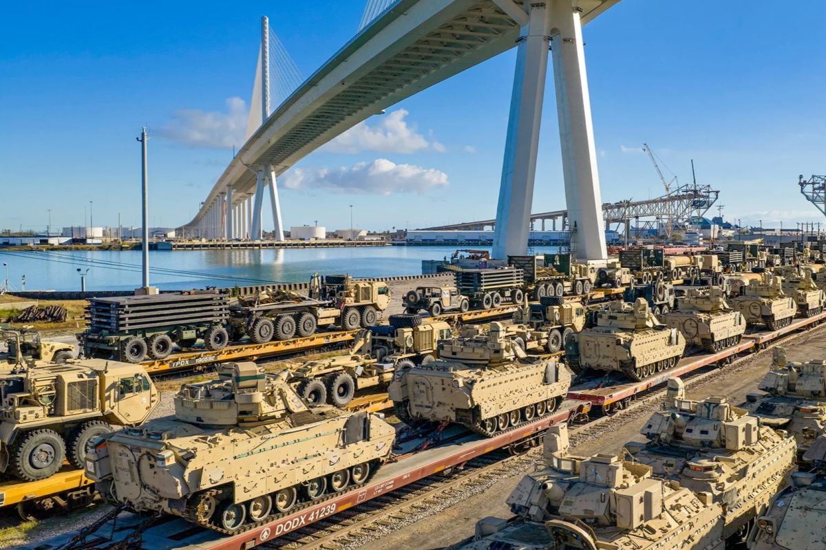 La Marina militare statunitense cerca fornitori di nuovi carri piatti