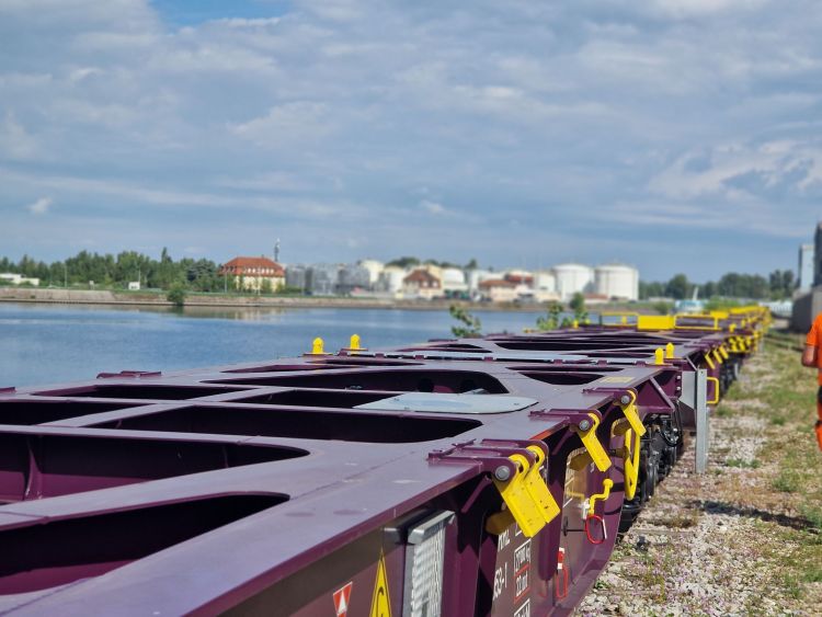 Společnost Railrelease poskytuje kontejnerové vozy společnosti NAVILAND CARGO