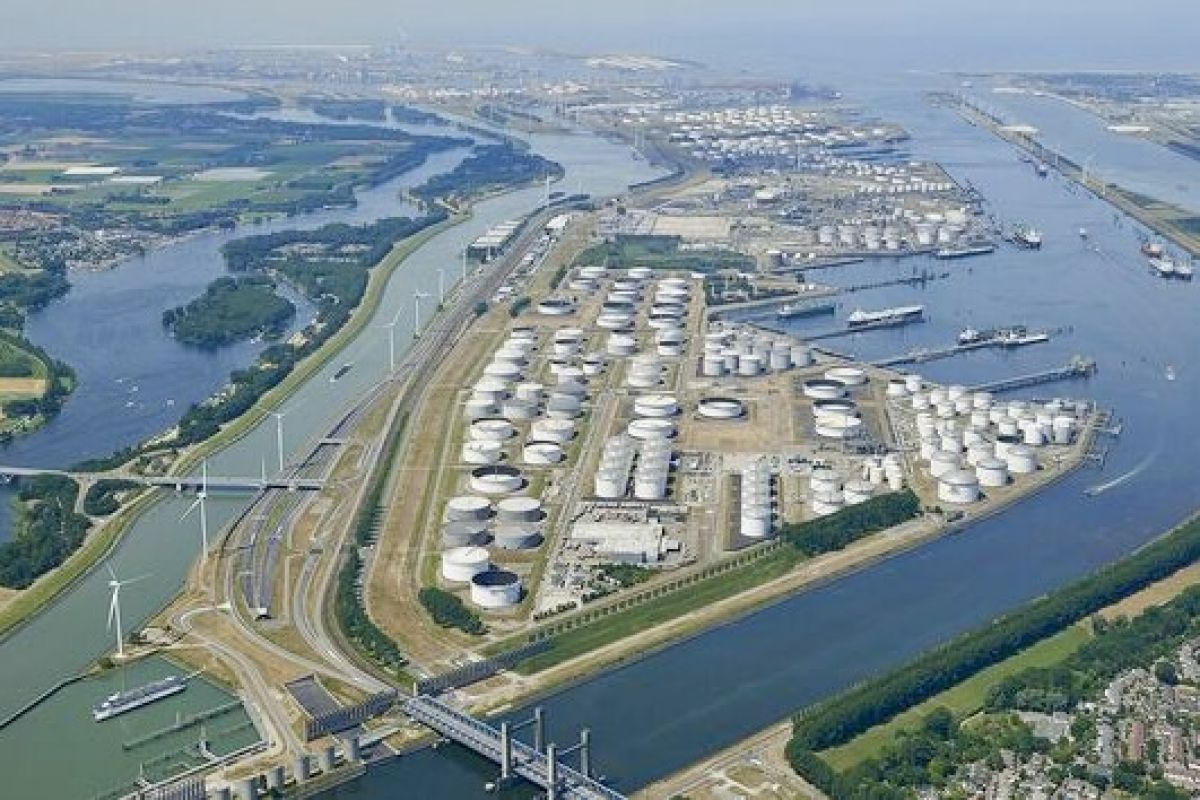 Unternehmen des künftigen tschechischen Premierministers kauft Rotterdamer Ammoniak-Terminal