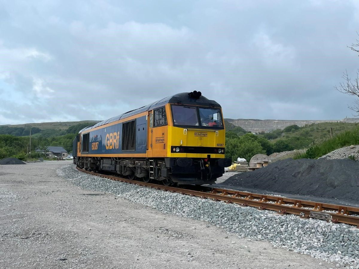 GB Railfreight începe operațiunile către cariera Horton și lansează un nou flux de calcar către Leeds
