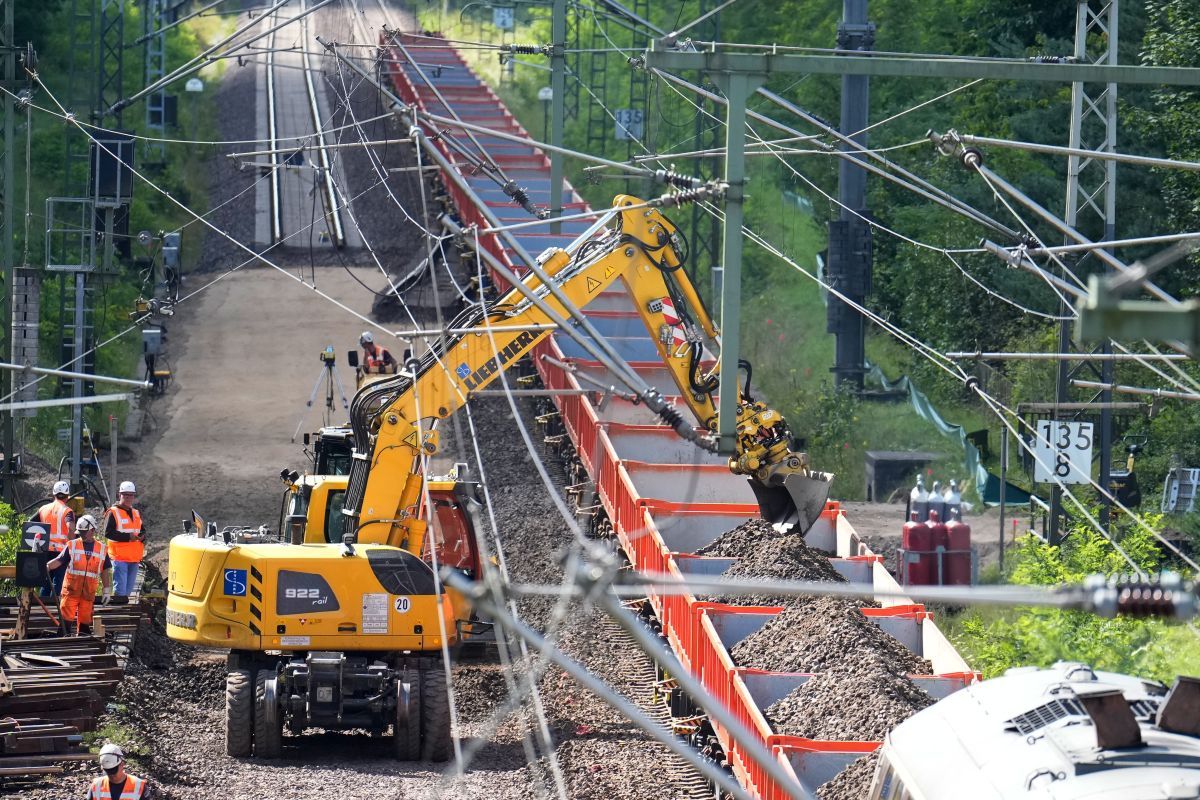 Trať Hamburk–Berlín bude znovu otevřena ve dvou fázích, úplné zprovoznění je plánováno na 14. června 2026.