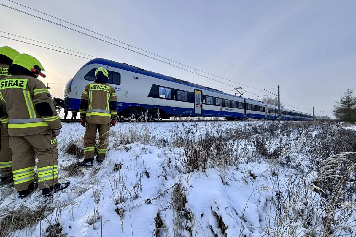 Nouzové zastavení poblíž Łódźi kvůli metrové mezeře v kolejích