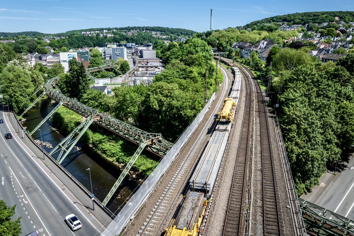 Die DB nimmt zwei Strecken wieder in Betrieb, verzögert die Inbetriebnahme der Bayern-Linie