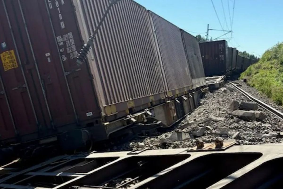 Heat impact: Freight train derails in Sweden, extensive damage to infrastructure