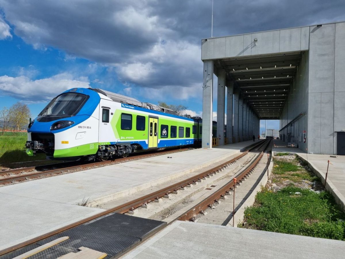 Italy authorises first H2iseO hydrogen trains for 2027 launch