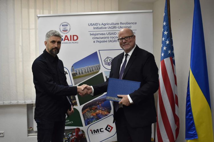 Ukrzaliznytsia i USAID łączą siły w celu poprawy ukraińskiego transportu zboża