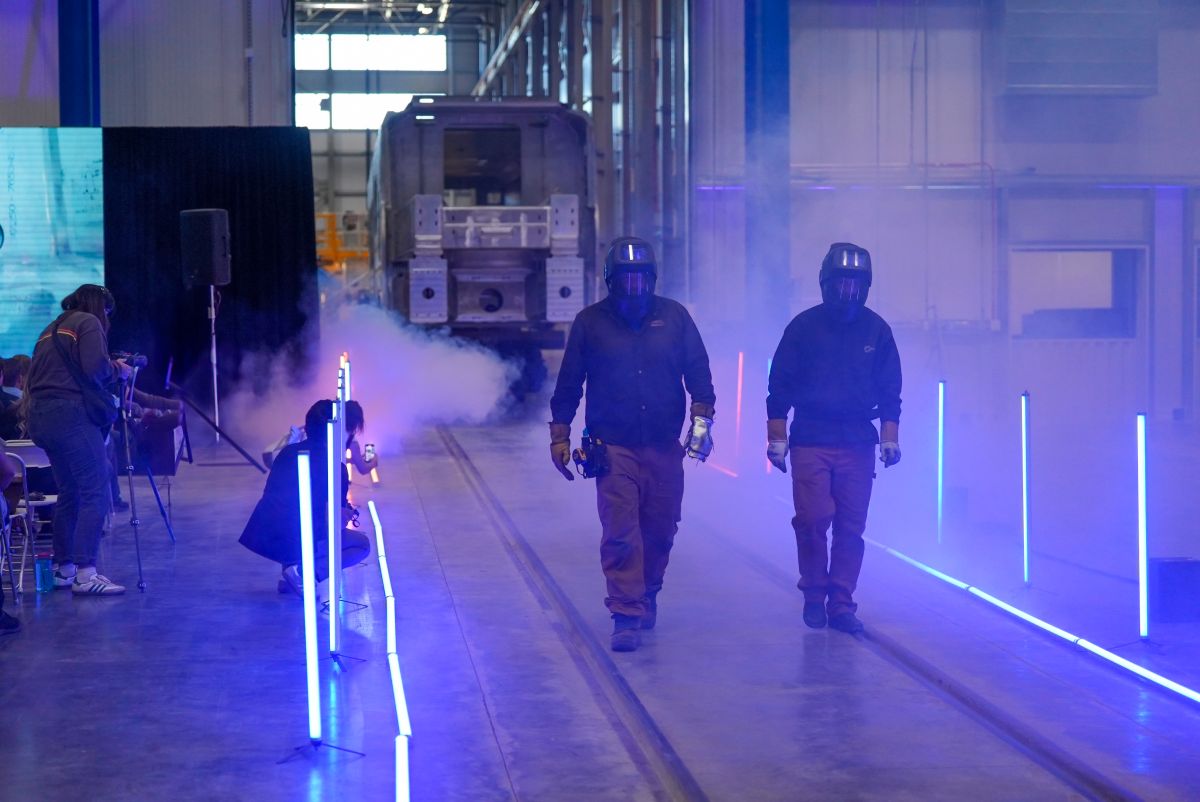 Stadler opens welding hall in Salt Lake City