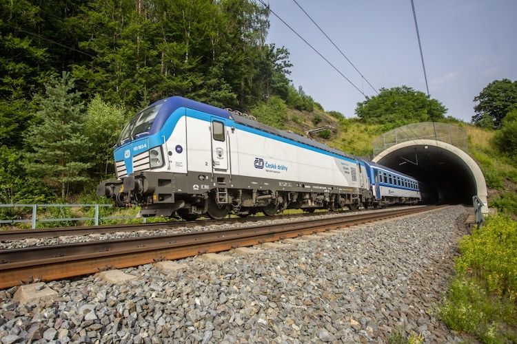 Ferrovie ceche: Entrano in servizio altre 12 locomotive Siemens Vectron