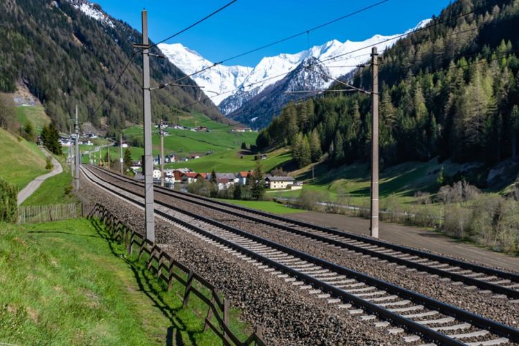 Helrom introduces new freight route between Regensburg and Verona via Brenner Pass