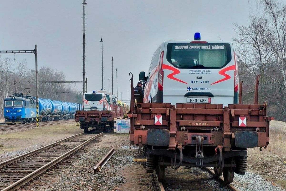 UZ Cargo Poland and ČD Cargo transport aid to Ukraine