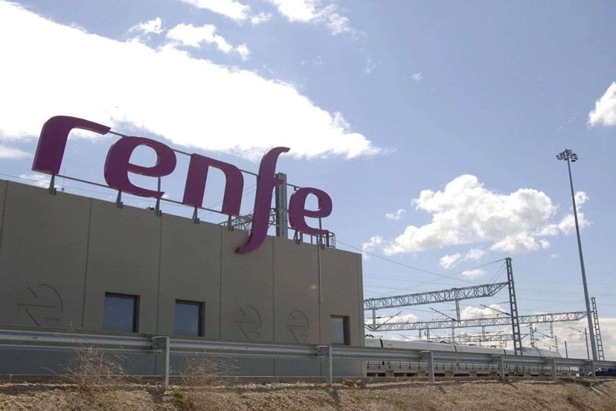 Spanish Renfe tenders up to 40 high-speed trains