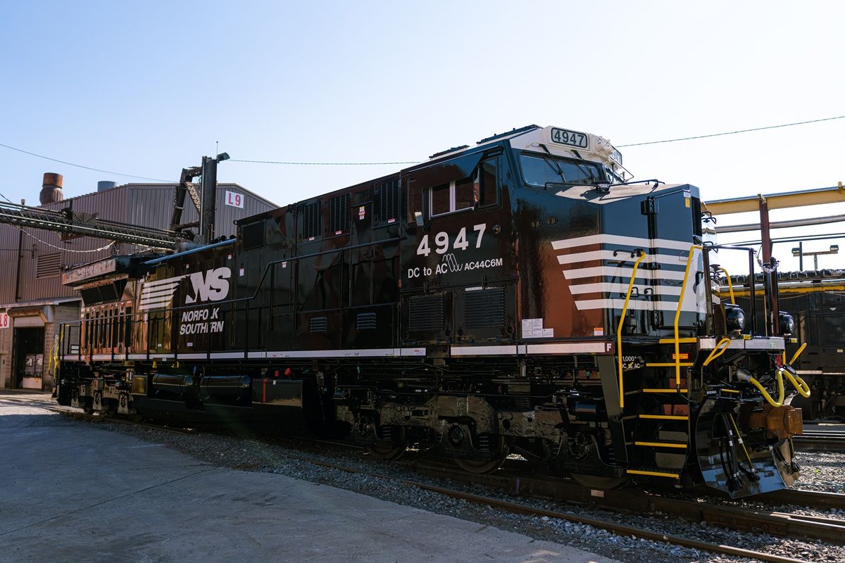 1.000 DC'den AC'ye: Norfolk Southern lokomotif dönüşüm programında kilometre taşına ulaştı