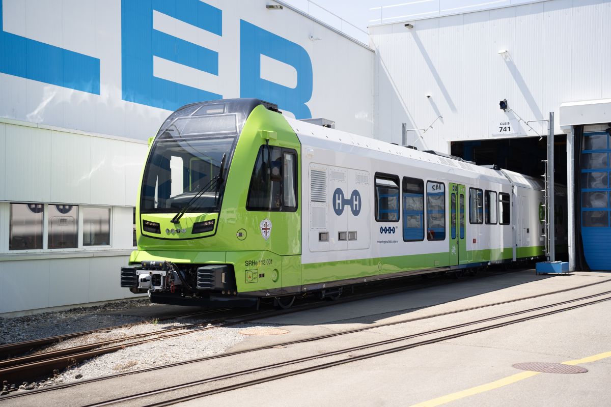 First narrow-gauge hydrogen train unveiled