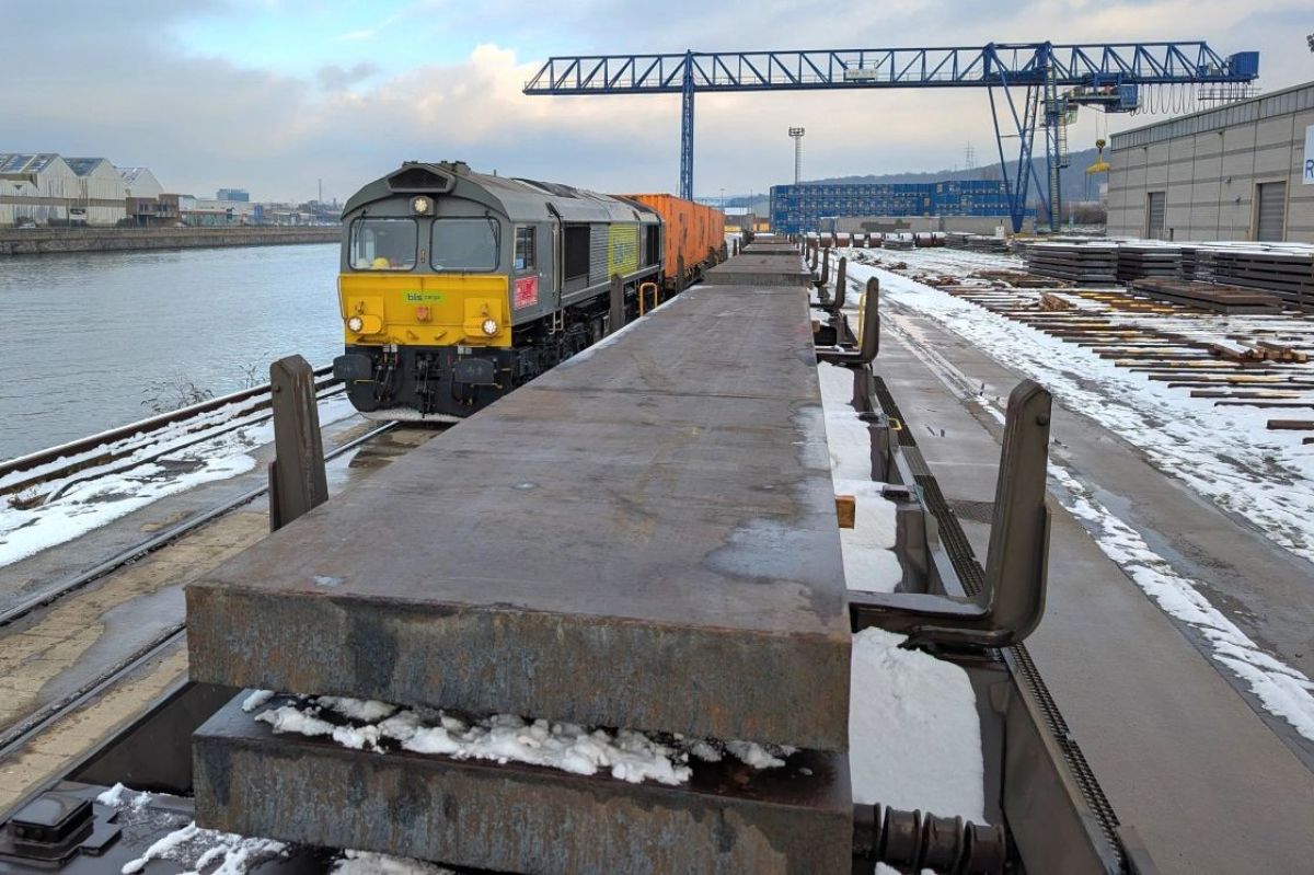 Güterverkehr kehrt mit Container- und Stahlverkehr zum Hafen von Renory zurück