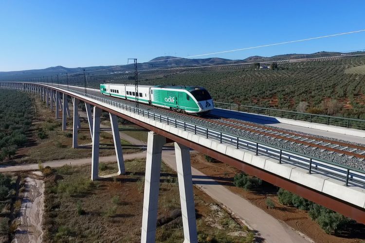 Adif AV rozšiřuje flotilu o 21 milionů eur díky investici do auskultačního vlaku pro hodnocení železniční infrastruktury