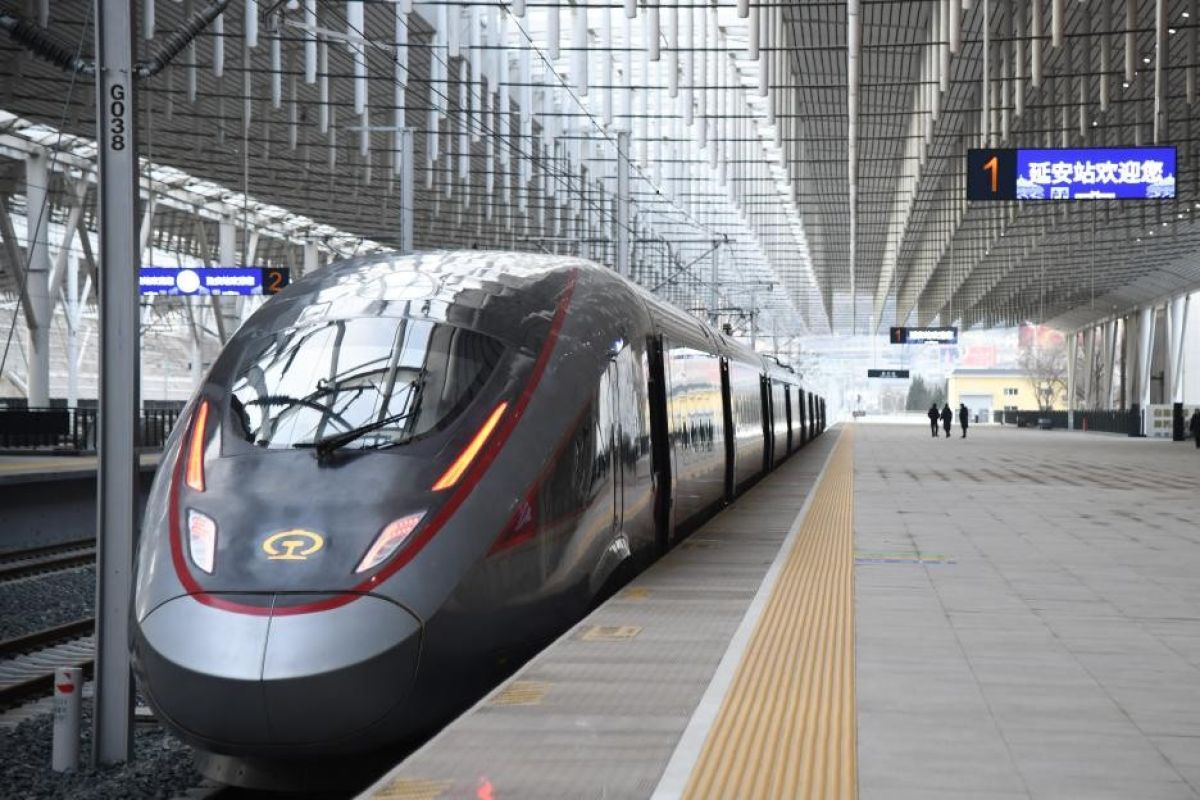 Čínská vysokorychlostní železniční síť překročila 50 000 km díky nové trati Xi'an-Yan'an