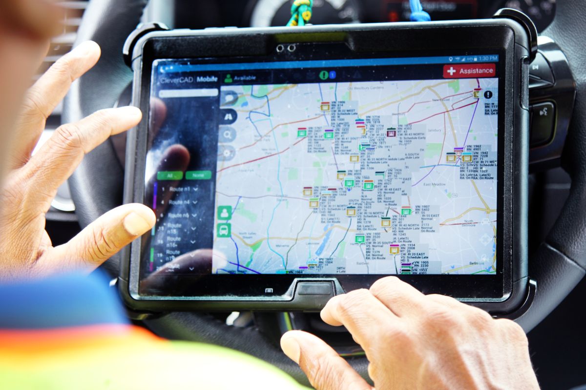 Společnost Hitachi Rail dokončila transakci s firmou Clever Devices