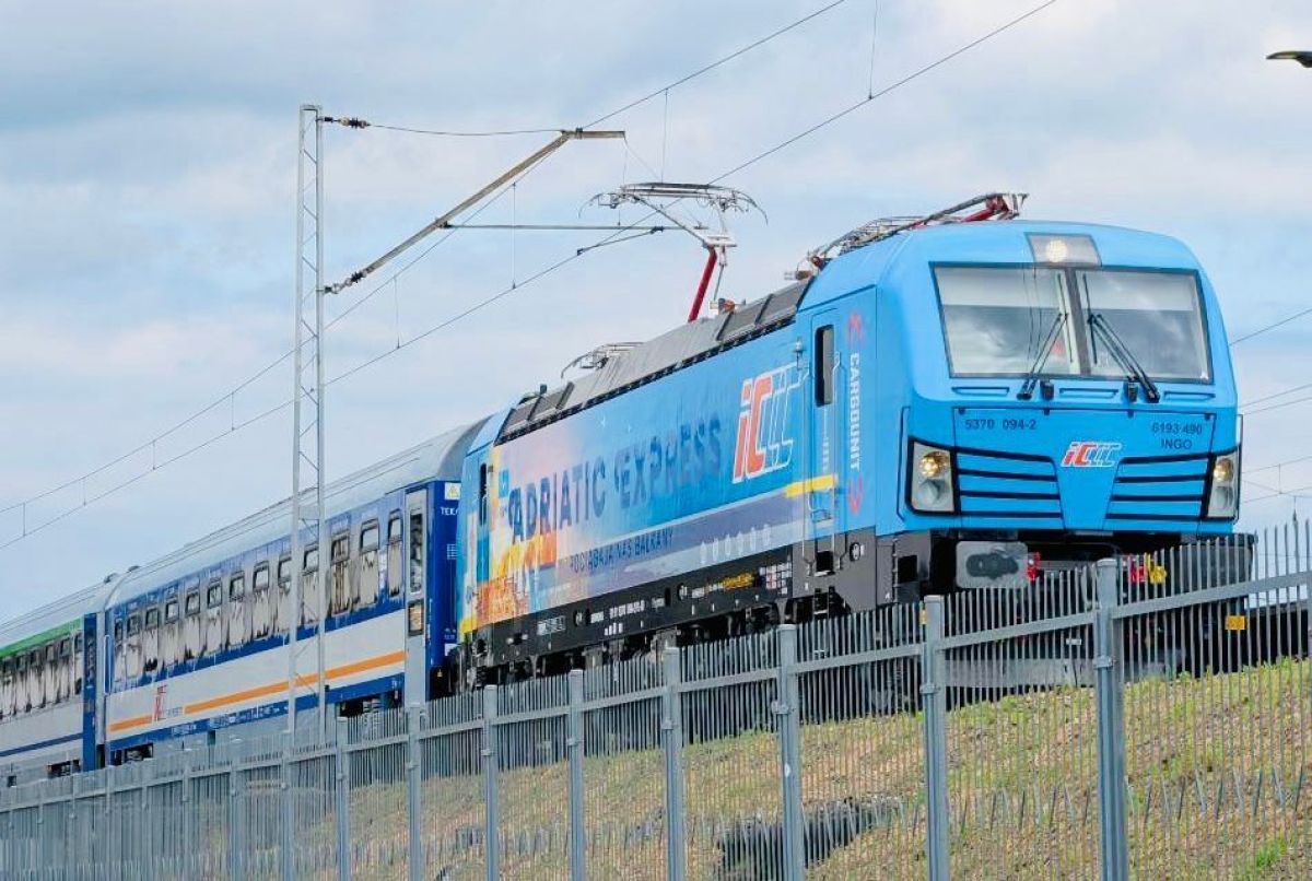 PKP Intercity 18 Vectron MS lokomotifi için CARGOUNIT ile kira sözleşmesi imzaladı