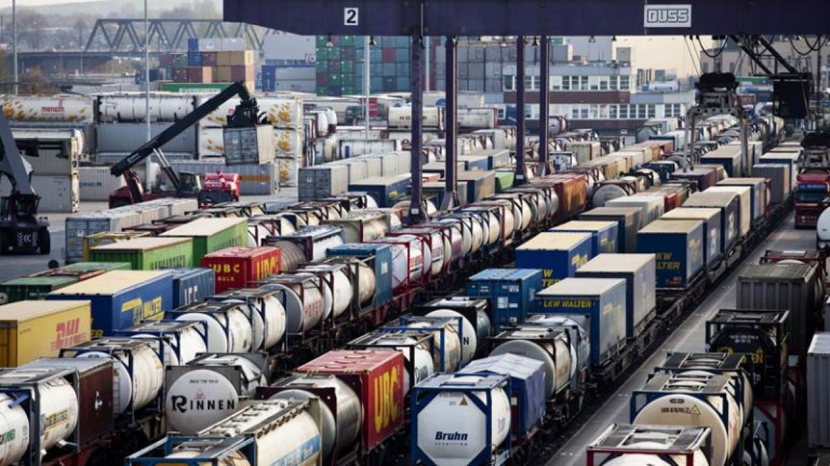 Intermodal operatörleri yardım çağrısında bulunuyor: Yük yeniden karayoluna kayıyor, acil politika müdahalesi gerekiyor