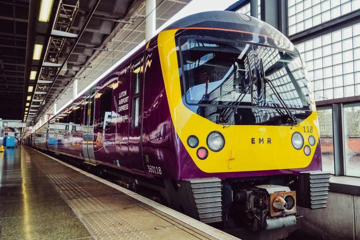 EMR presenta il primo treno Class 360 ricondizionato per i servizi Connect