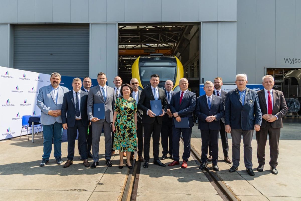 Sechs neue elektrische Züge für Koleje Małopolskie im Rahmen des zweiten Vertrags mit Newag