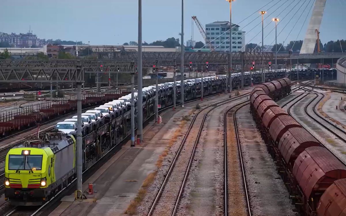 Volkswagen vehicle exports from Slovakia to China routed by rail through Venice