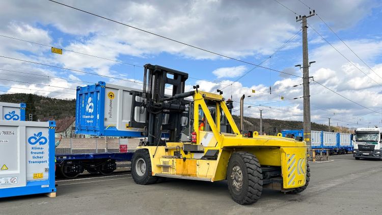 Innofreight pomaga przewozić gips w trybie w pełni elektrycznym - na szynach i na drodze