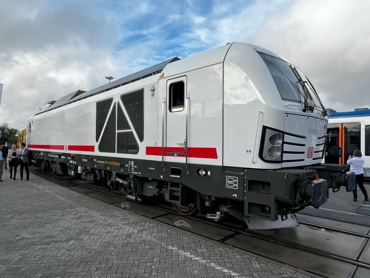 ELL otrzymuje kontrakt od DB Fernverkehr na sprzedaż i leasing zwrotny 21 lokomotyw Vectron Dual Mode