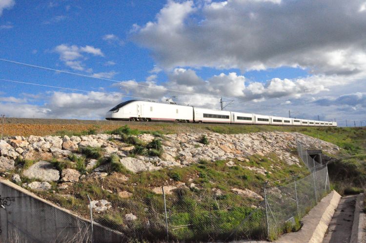 Il governo spagnolo blocca gli investimenti stranieri in Talgo di Ganz MÁVAG Europe