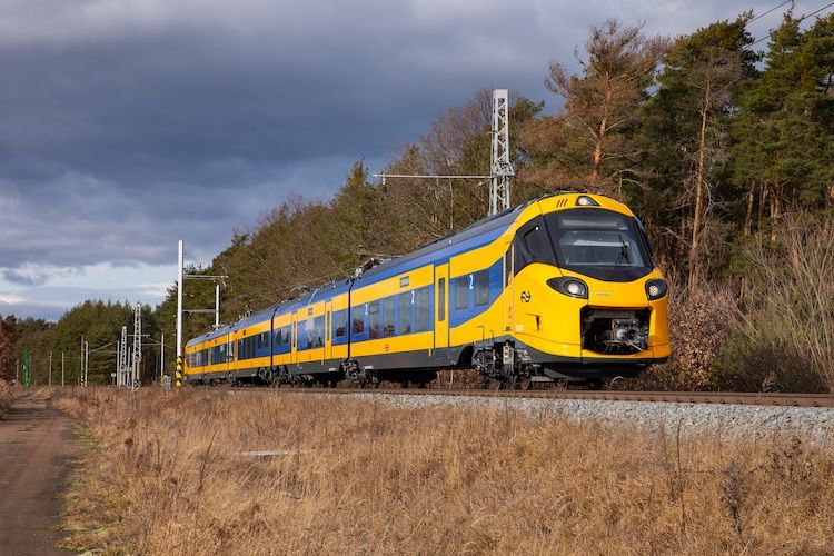 Alstom и NS представили межгородской поезд нового поколения Coradia Stream