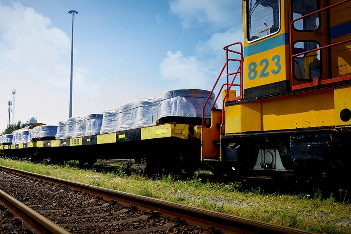 A Tata Steel Nederland vasútra tereli a Lengyelországba és Szlovákiába irányuló szállítmányokat