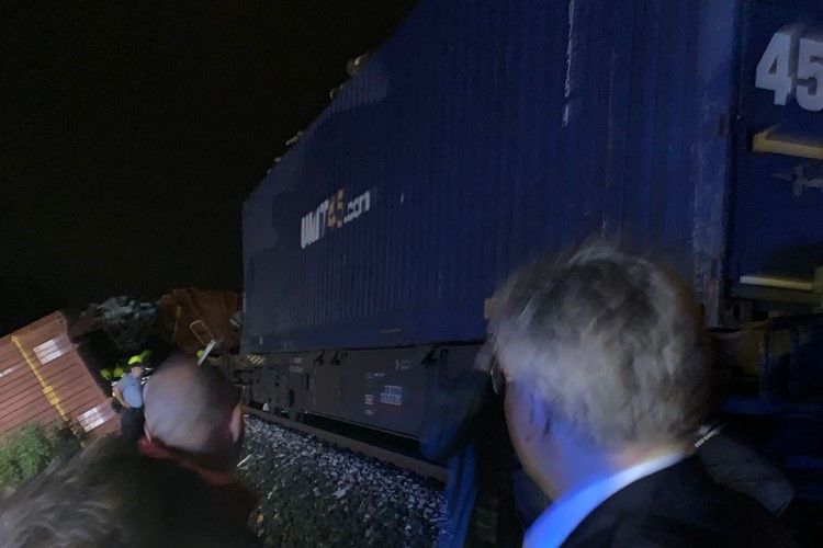 Al menos tres personas murieron y 11 resultaron heridas al chocar un tren de pasajeros con un tren de mercancías parado en el centro de Croacia.