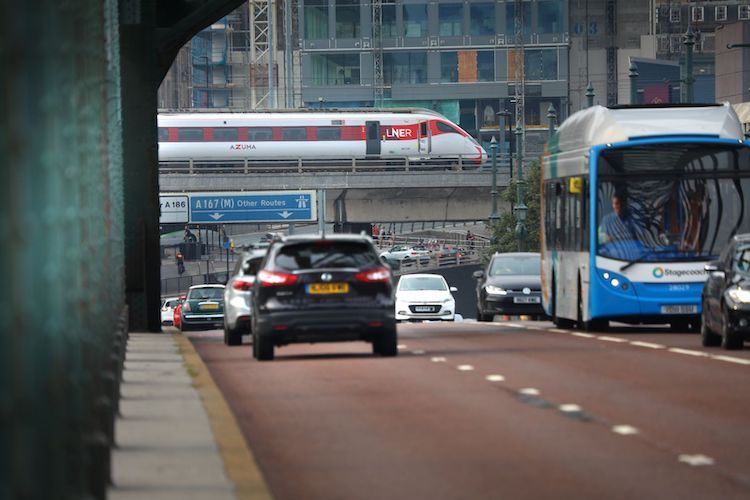 LNER anima a los británicos a hacer un viaje menos en coche en sus desplazamientos de ocio y utilizar en su lugar el ferrocarril