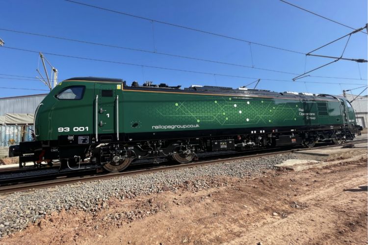 Třírežimové lokomotivy třídy 93 pro skupinu Rail Operations Group