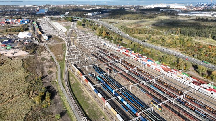 Gdansk Limanı altyapı sorunlarını çözmek için liman adasına yeni demiryolu bağlantısı ve köprü talep ediyor