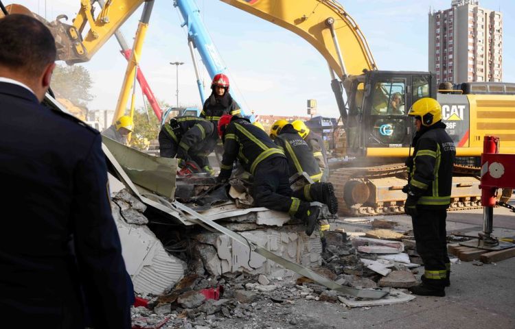 14 morti per il crollo del tetto della stazione ferroviaria di Novi Sad in Serbia